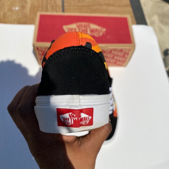 Vans - Picture 5 of 6